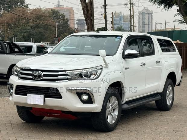 Toyota Hilux 2019 White
