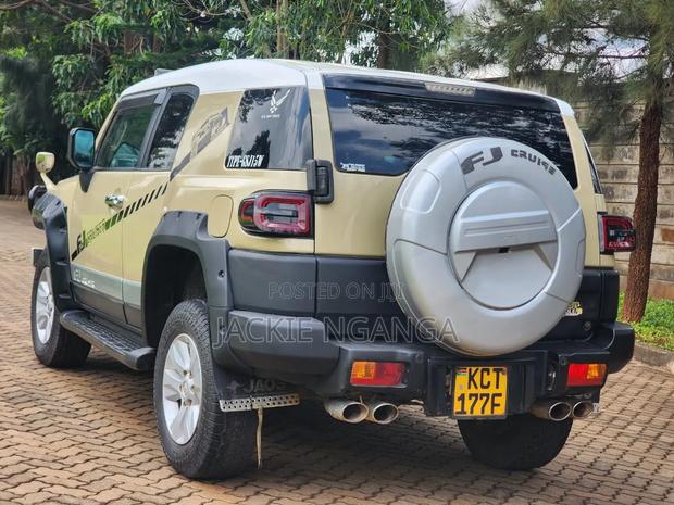 Toyota FJ Cruiser 2012 Green