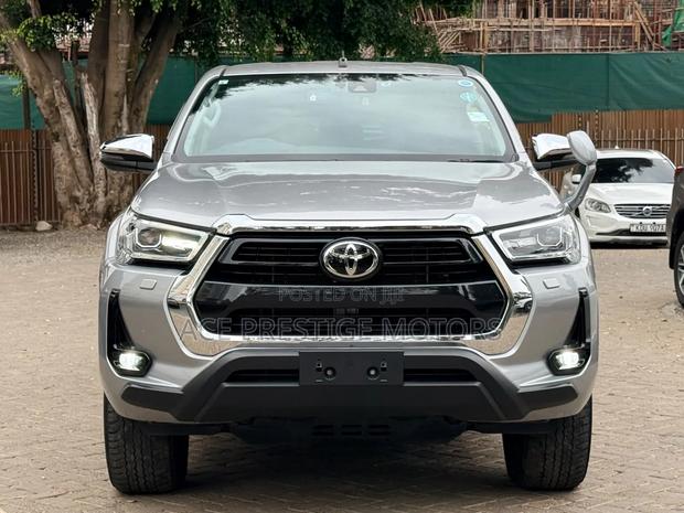 Toyota Hilux 2021 Silver
