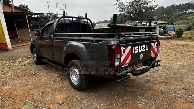 Isuzu D-MAX 2019 Gray