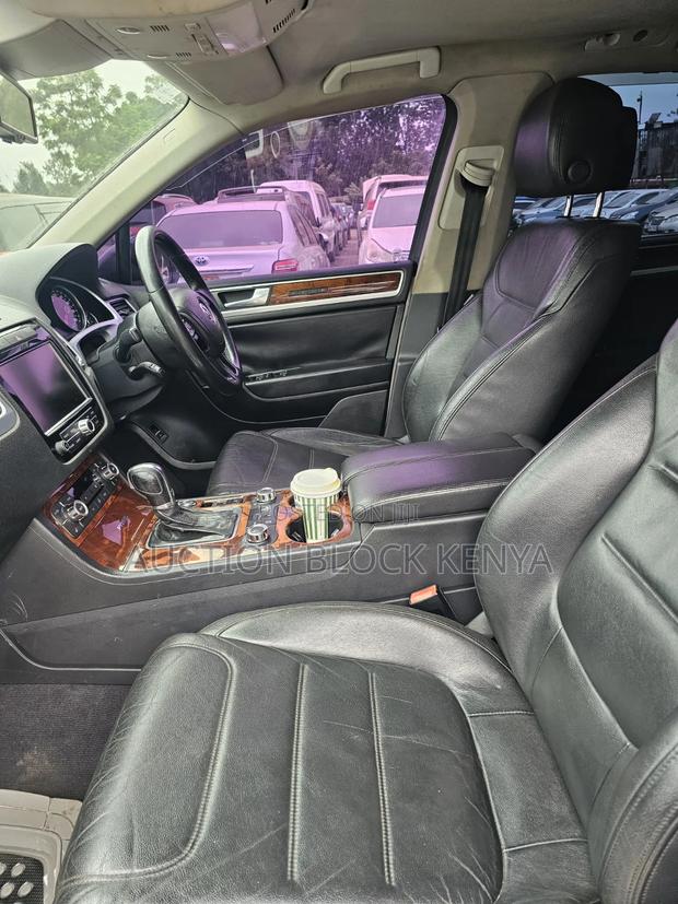 Volkswagen Touareg 2012 White