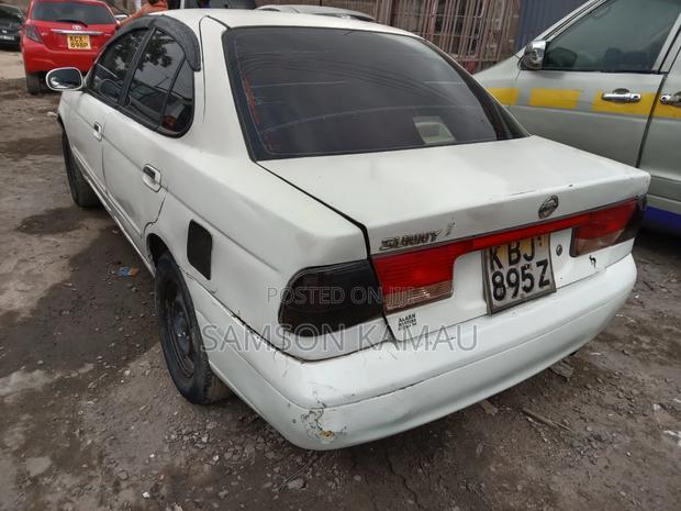 Nissan Sunny 2006 White