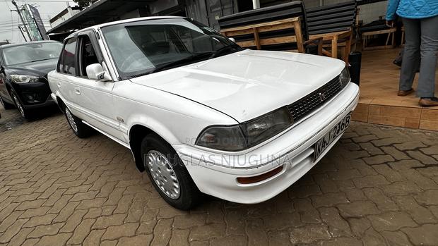 Toyota Corolla 1991 White