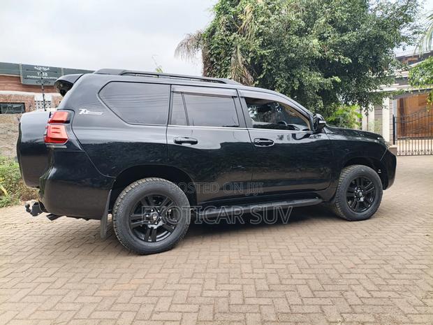 Toyota Land Cruiser Prado 2017 Black