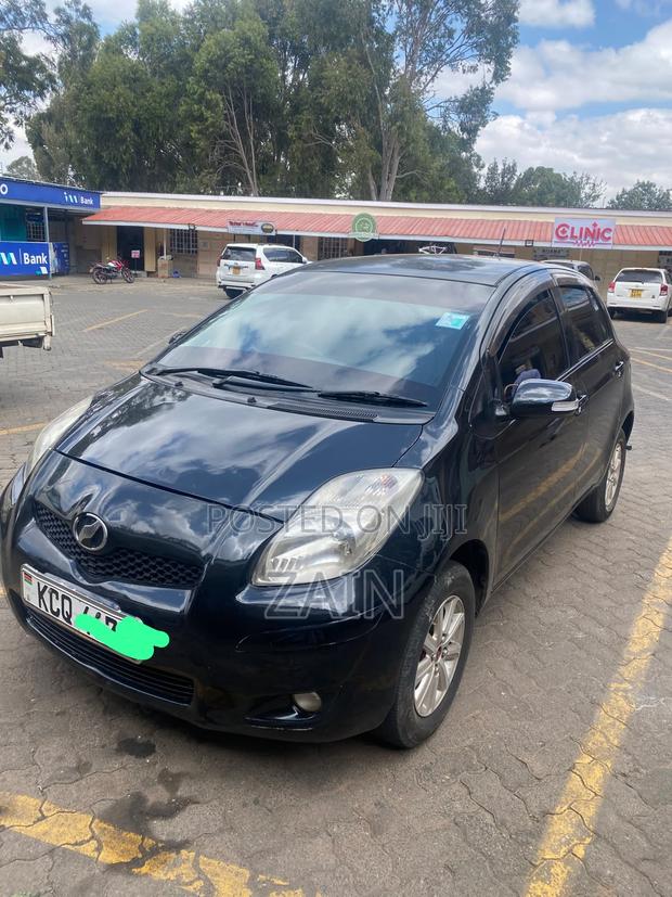 Toyota Vitz 2011 Black