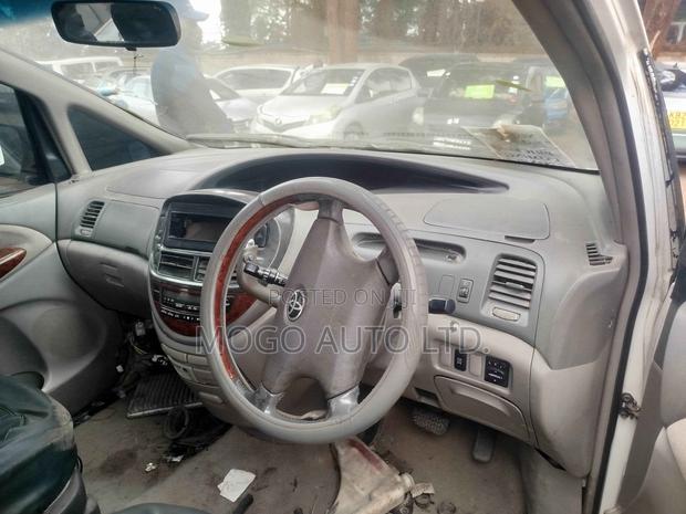 Toyota Estima 2001 White