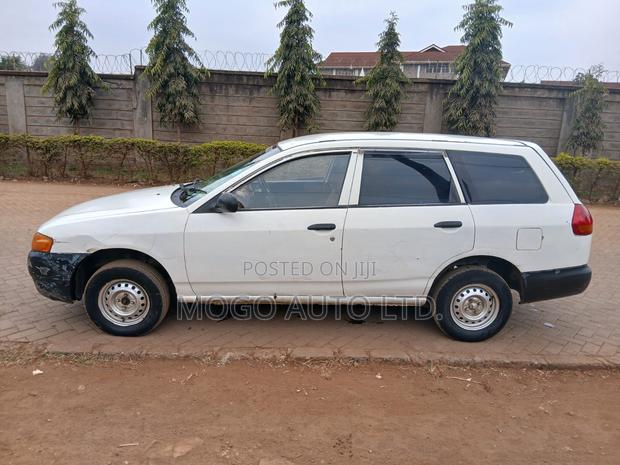 Nissan Advan 2005 White