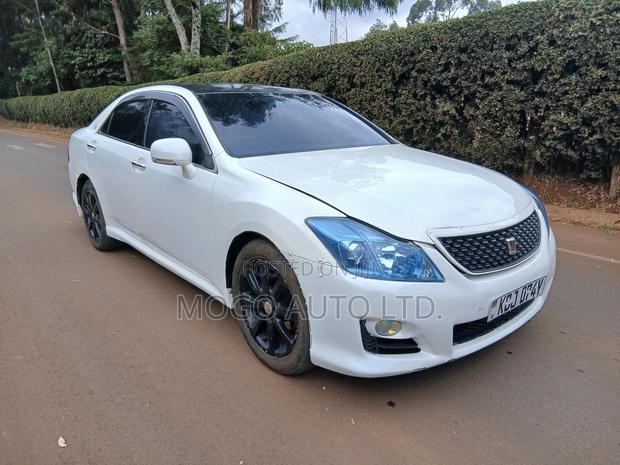 Toyota Crown 2009 White