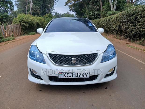 Toyota Crown 2009 White