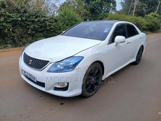 Toyota Crown 2009 White