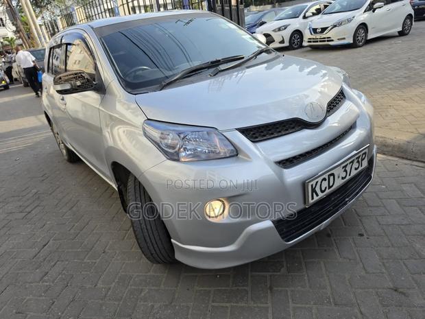 Toyota IST 2009 Silver