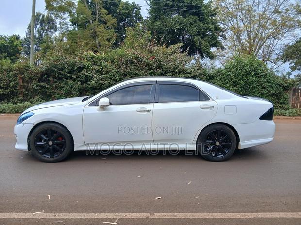 Toyota Crown 2009 White