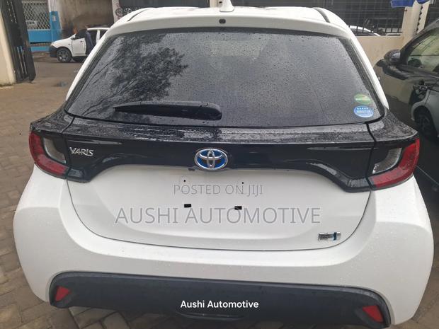 Toyota Yaris 2021 White