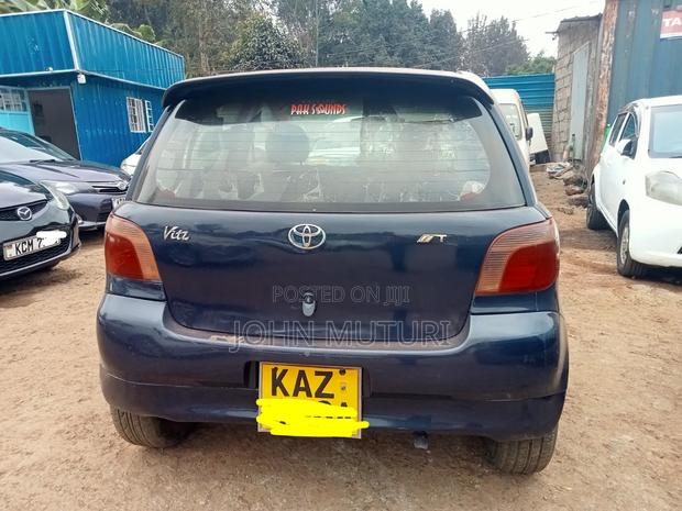 Toyota Vitz 2000 Blue
