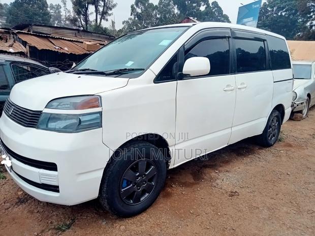 Toyota Voxy 2006 White