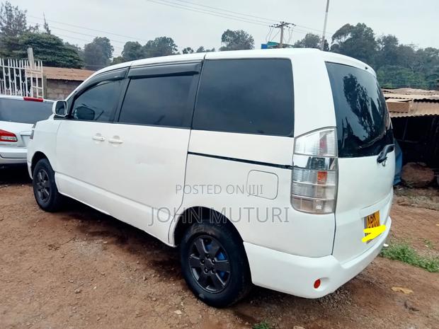 Toyota Voxy 2006 White