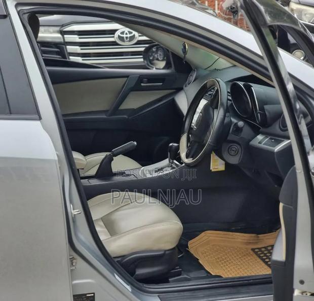 Mazda Axela 2012