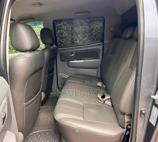 Toyota Hilux 2012 Blue