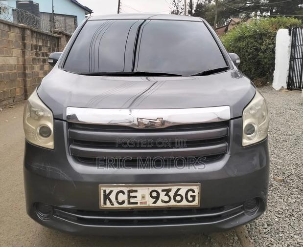 Toyota Noah 2008 Gray