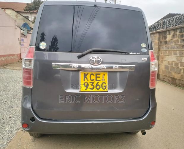 Toyota Noah 2008 Gray