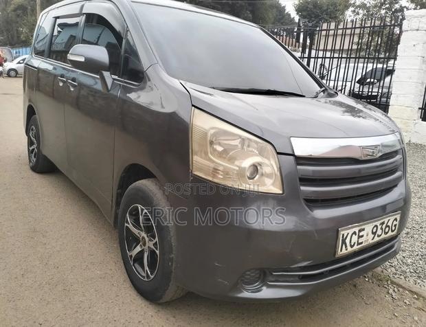 Toyota Noah 2008 Gray