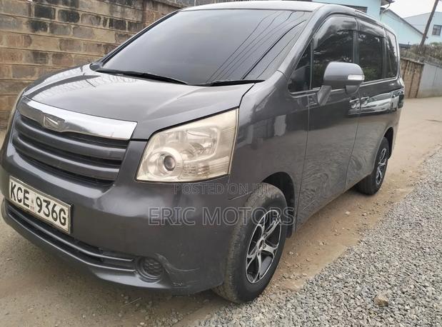 Toyota Noah 2008 Gray