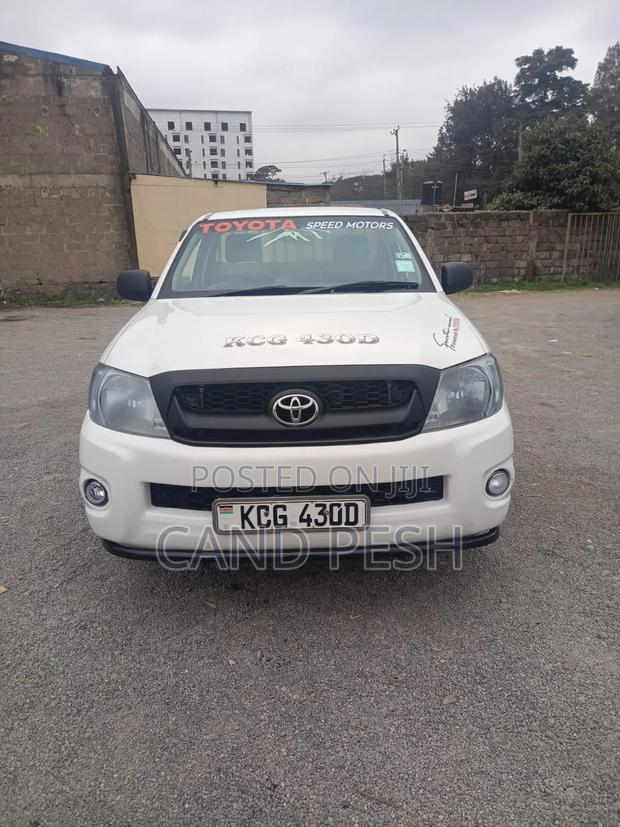 Toyota Hilux 2013 White