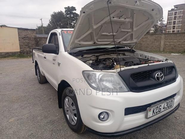 Toyota Hilux 2013 White