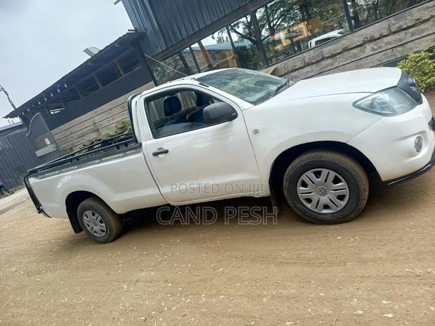 Toyota Hilux 2013 White