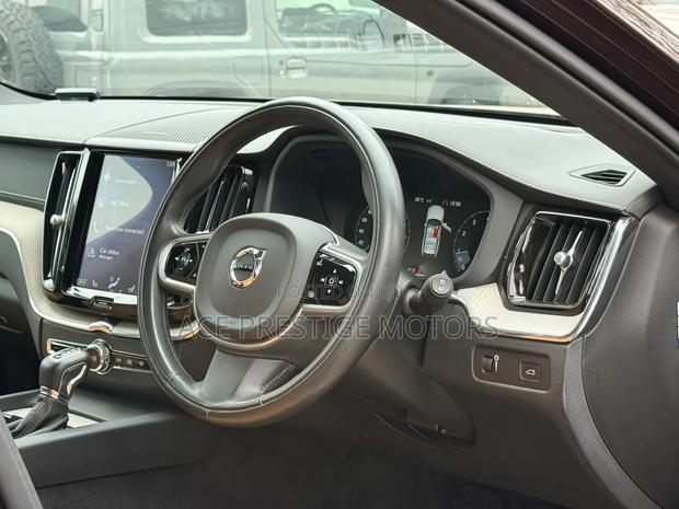 Volvo XC60 2019 Brown