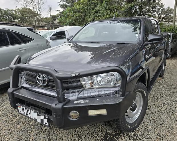 Toyota Hilux 2021 Gray