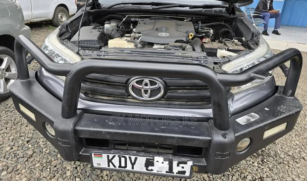 Toyota Hilux 2021 Gray