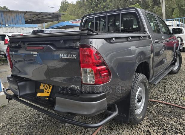 Toyota Hilux 2021 Gray