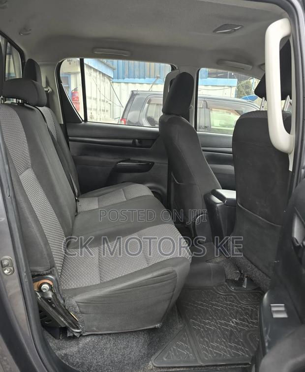 Toyota Hilux 2021 Gray