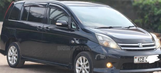 Toyota ISIS 2008 Black