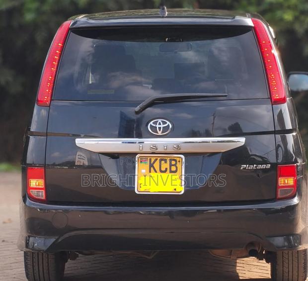 Toyota ISIS 2008 Black