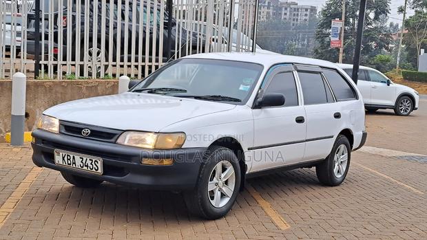 Toyota Corolla 1999 White