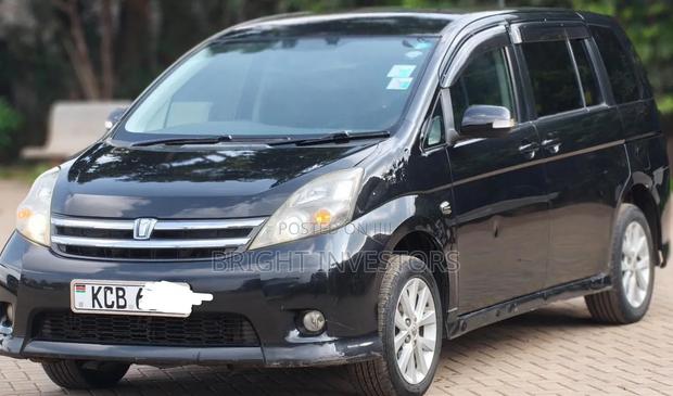Toyota ISIS 2008 Black