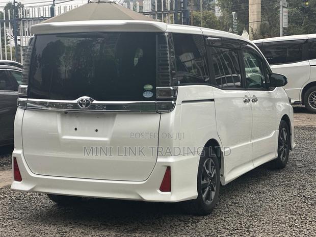 Toyota Voxy ZS Kirameki II 2WD 7-Seater 2019 Pearl