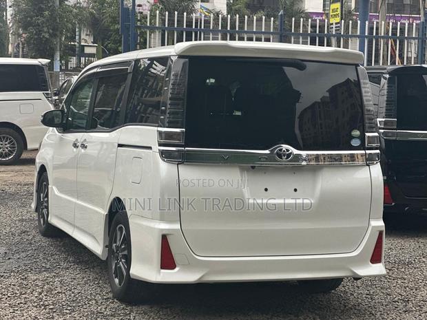 Toyota Voxy ZS Kirameki II 2WD 7-Seater 2019 Pearl