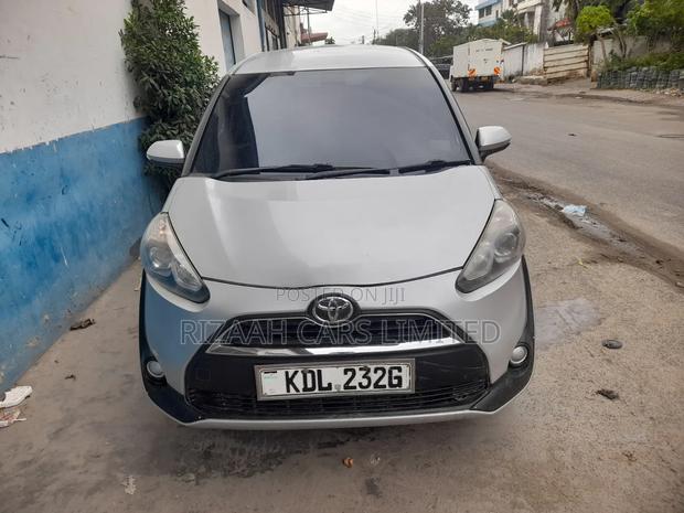 Toyota Sienta 2016 Silver