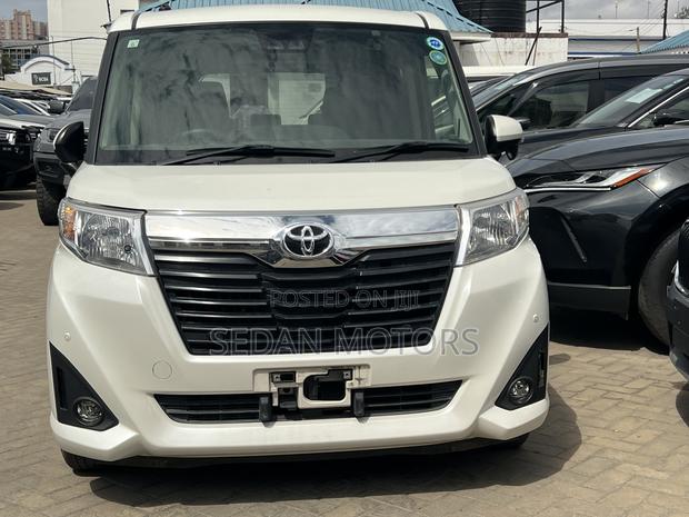 Toyota Roomy 2019 White