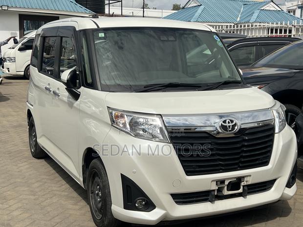 Toyota Roomy 2019 White