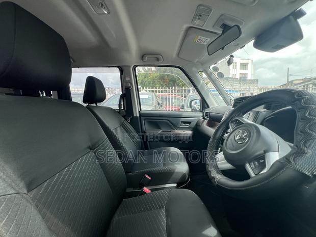 Toyota Roomy 2019 White