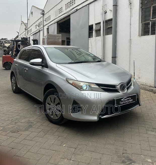 Toyota Auris 2013 Silver