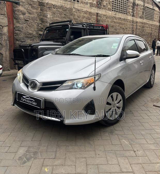 Toyota Auris 2013 Silver