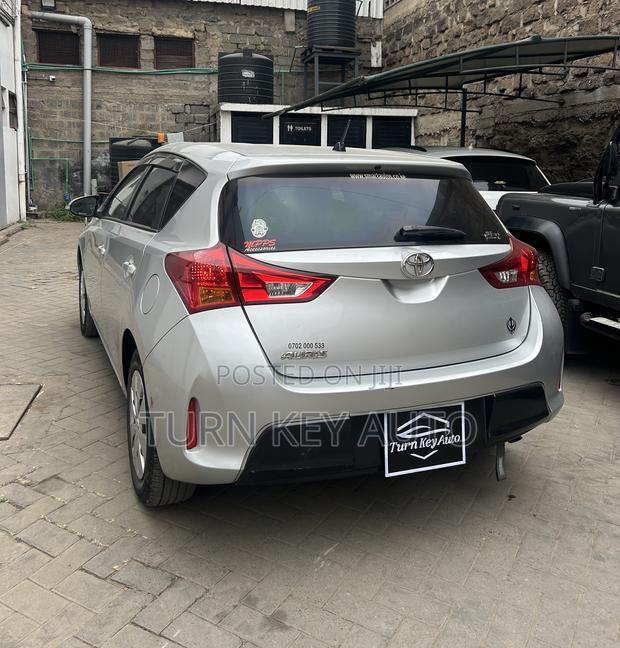 Toyota Auris 2013 Silver