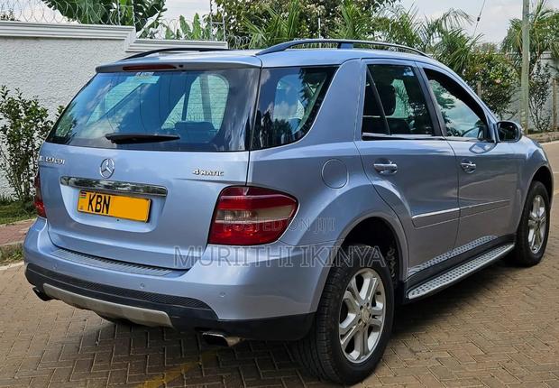 Mercedes-Benz C320 2009 Blue