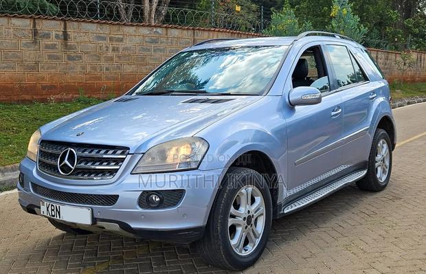 Mercedes-Benz C320 2009 Blue