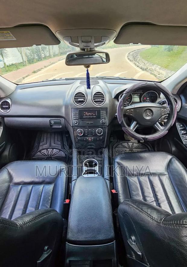 Mercedes-Benz C320 2009 Blue